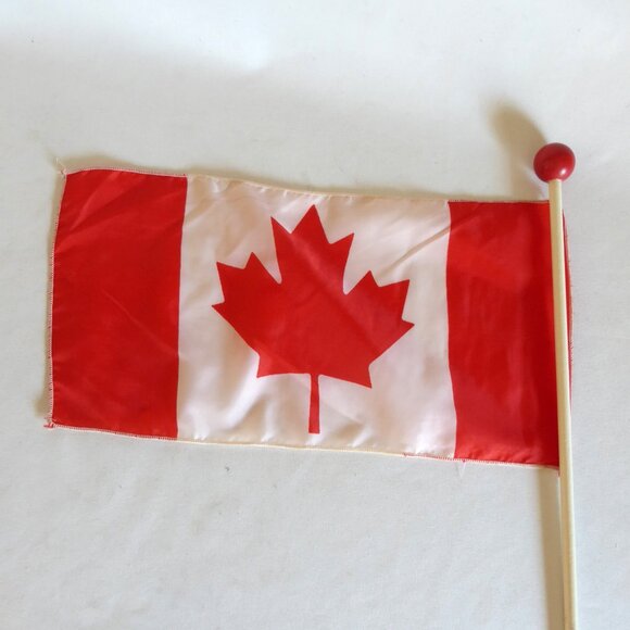 VINTAGE 11” CANADA CANADIAN RED WHITE MAPLE LEAF FLAG - Picture 3 of 6